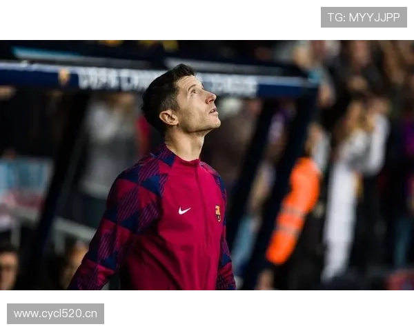 莱万多夫斯基对阵顶级中卫的对抗能力解析：是否已达顶级水平