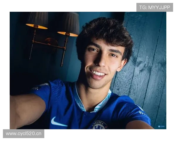 菲利克斯睡醒状态和比赛完全两个人，估计家里都是度假模式吧？